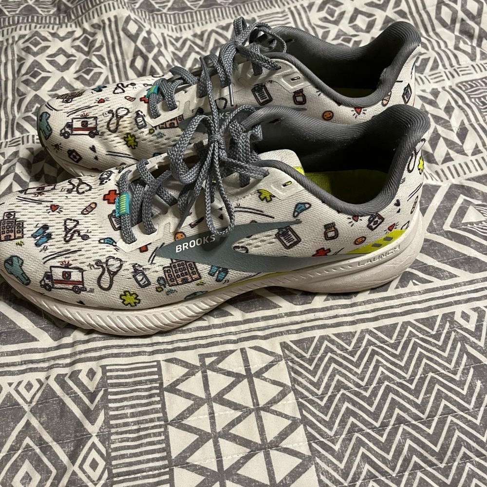 Womens brooks size 10
